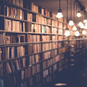 il corso online di Biblioteconomia e archivistica tratta archivi, biblioteche, organizzazione dei libri