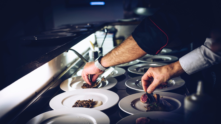 la scuola di cucina permette di conoscere gli alimenti e le basi per le ricette