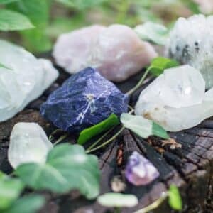 La cristalloterapia utilizza i cristalli per alleviare diversi disturbi